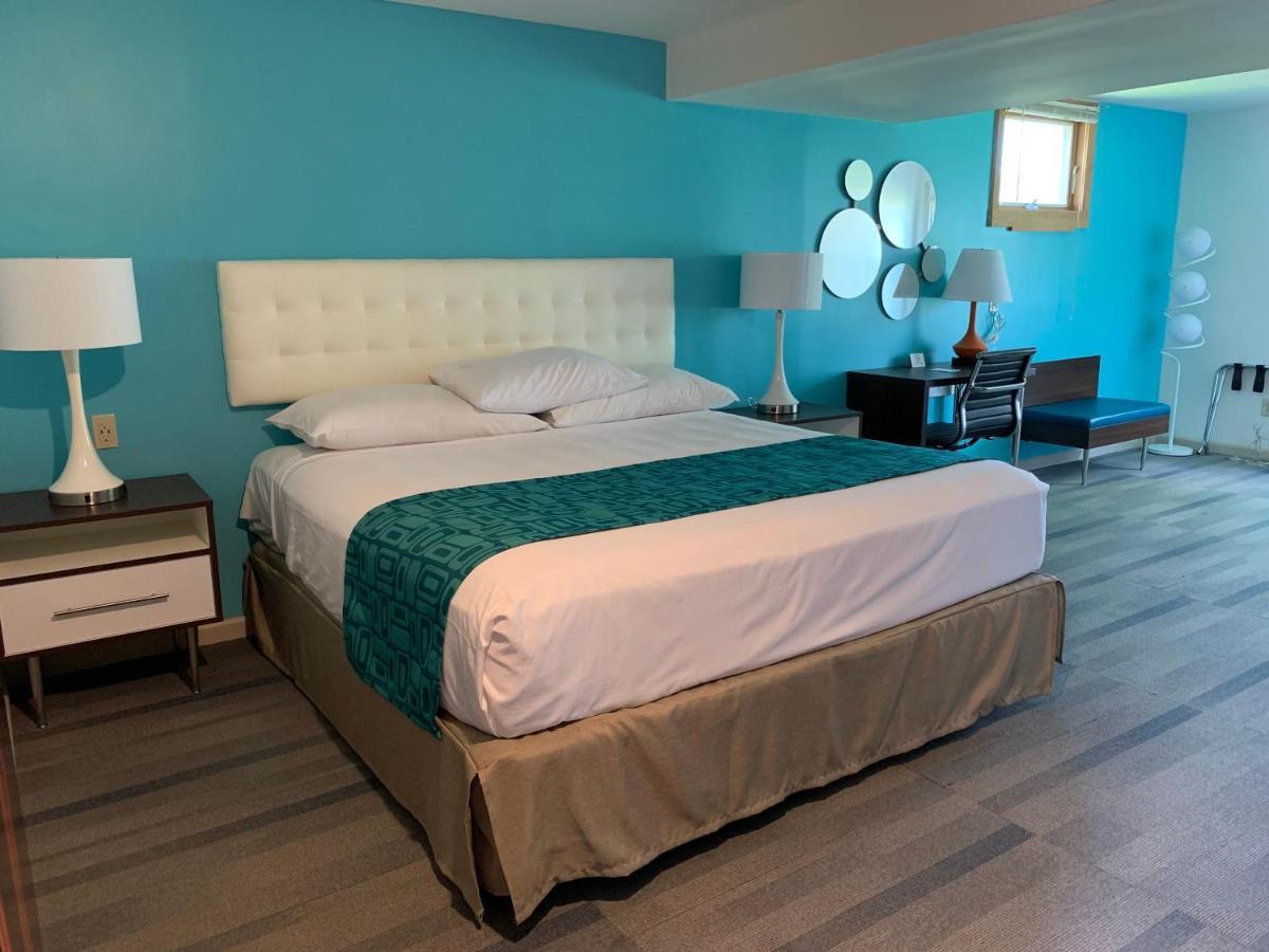 Howard Johnson By Wyndham Williamstown Bagian luar foto