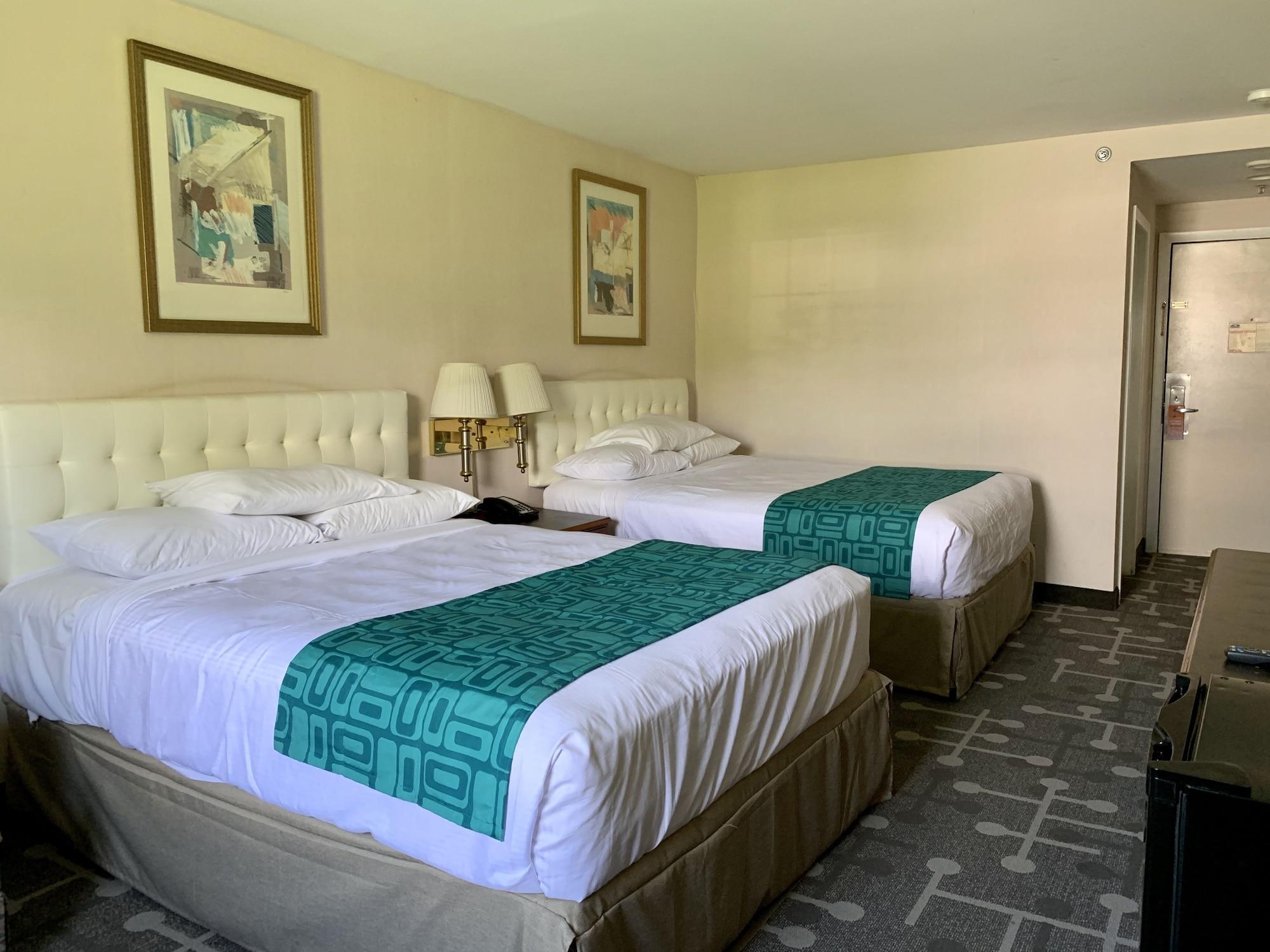 Howard Johnson By Wyndham Williamstown Bagian luar foto
