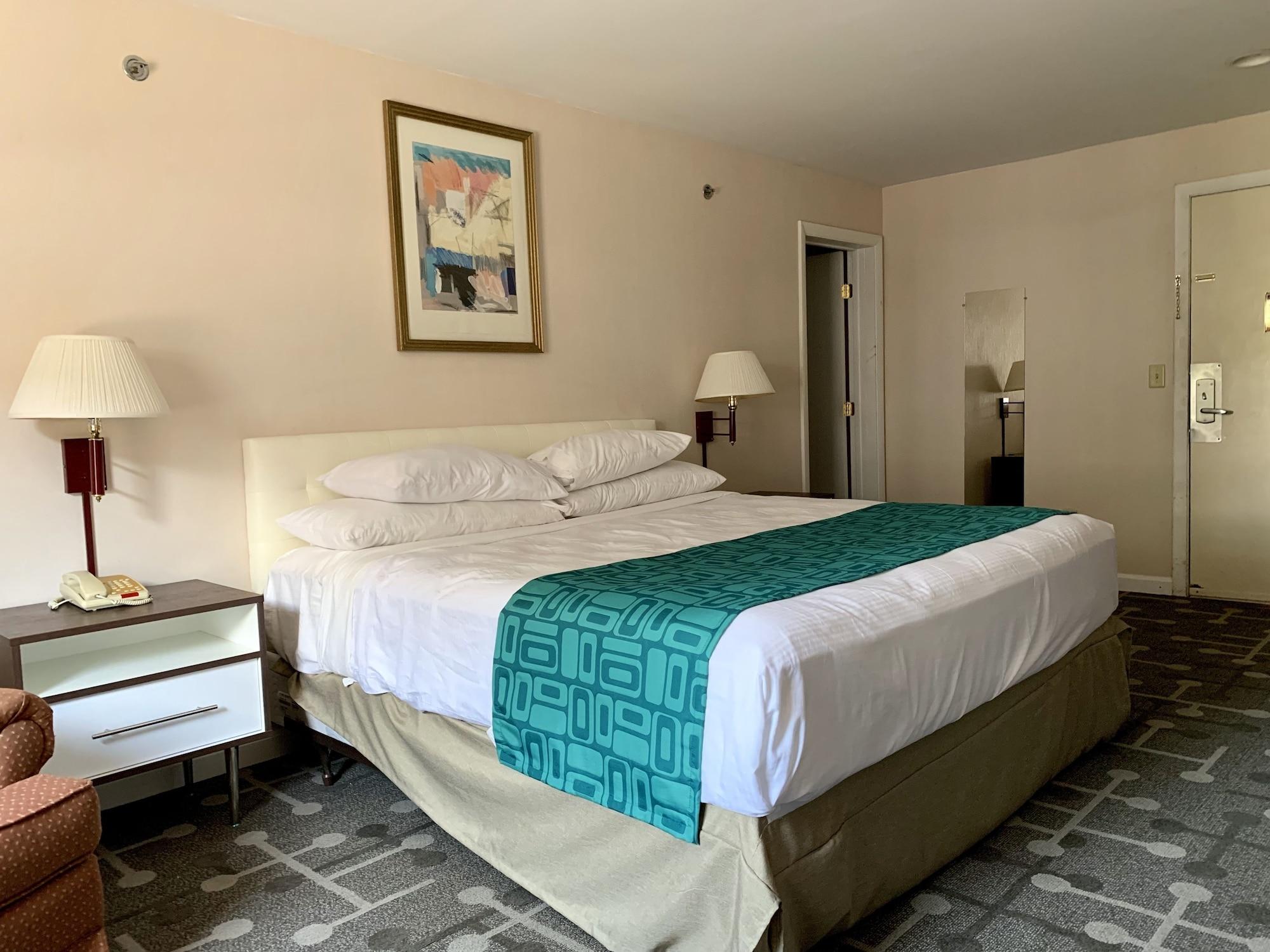 Howard Johnson By Wyndham Williamstown Bagian luar foto