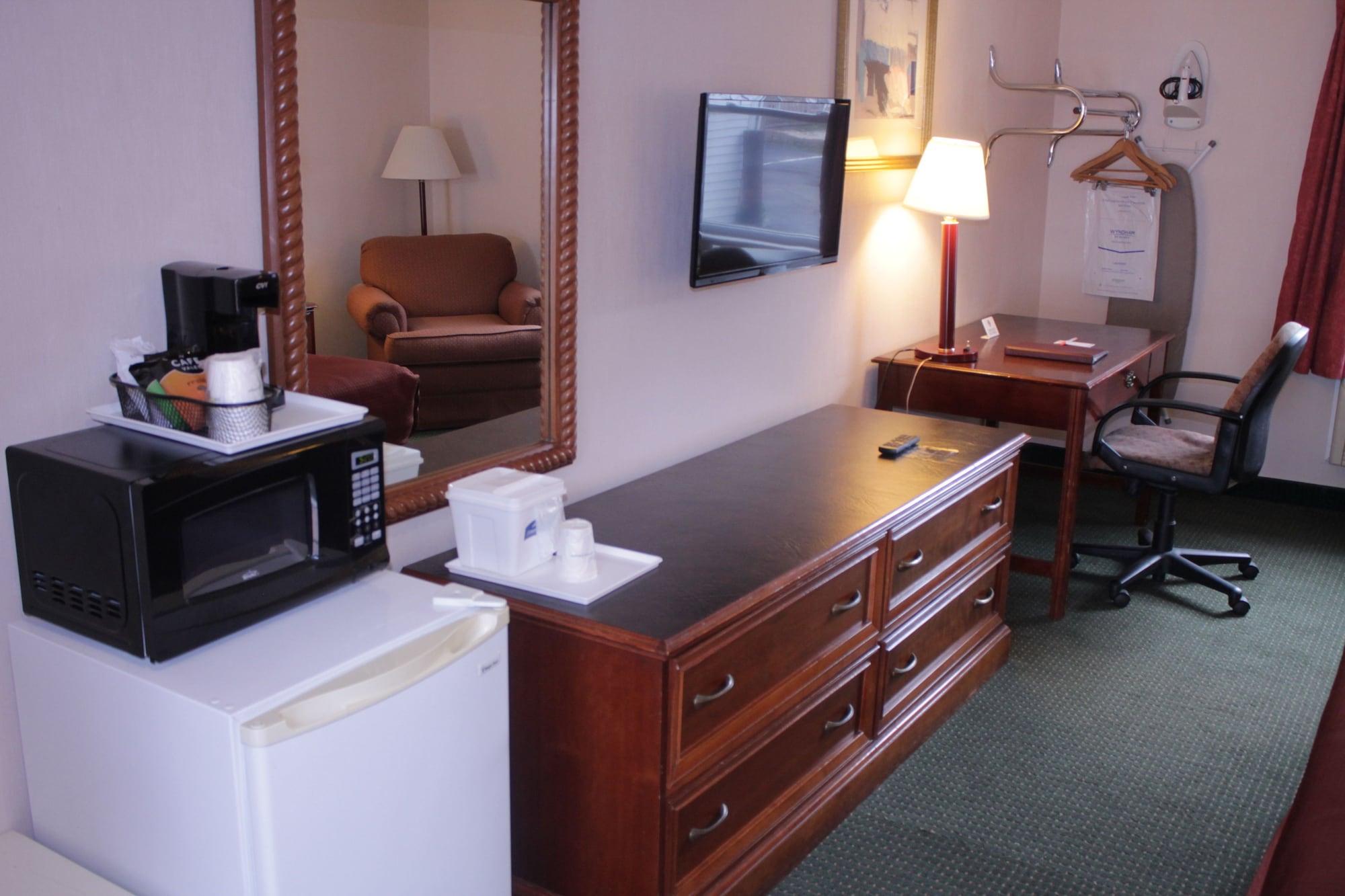 Howard Johnson By Wyndham Williamstown Bagian luar foto