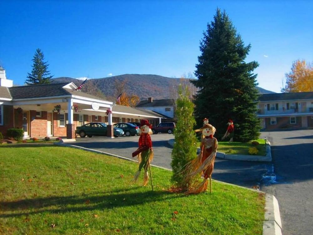 Howard Johnson By Wyndham Williamstown Bagian luar foto