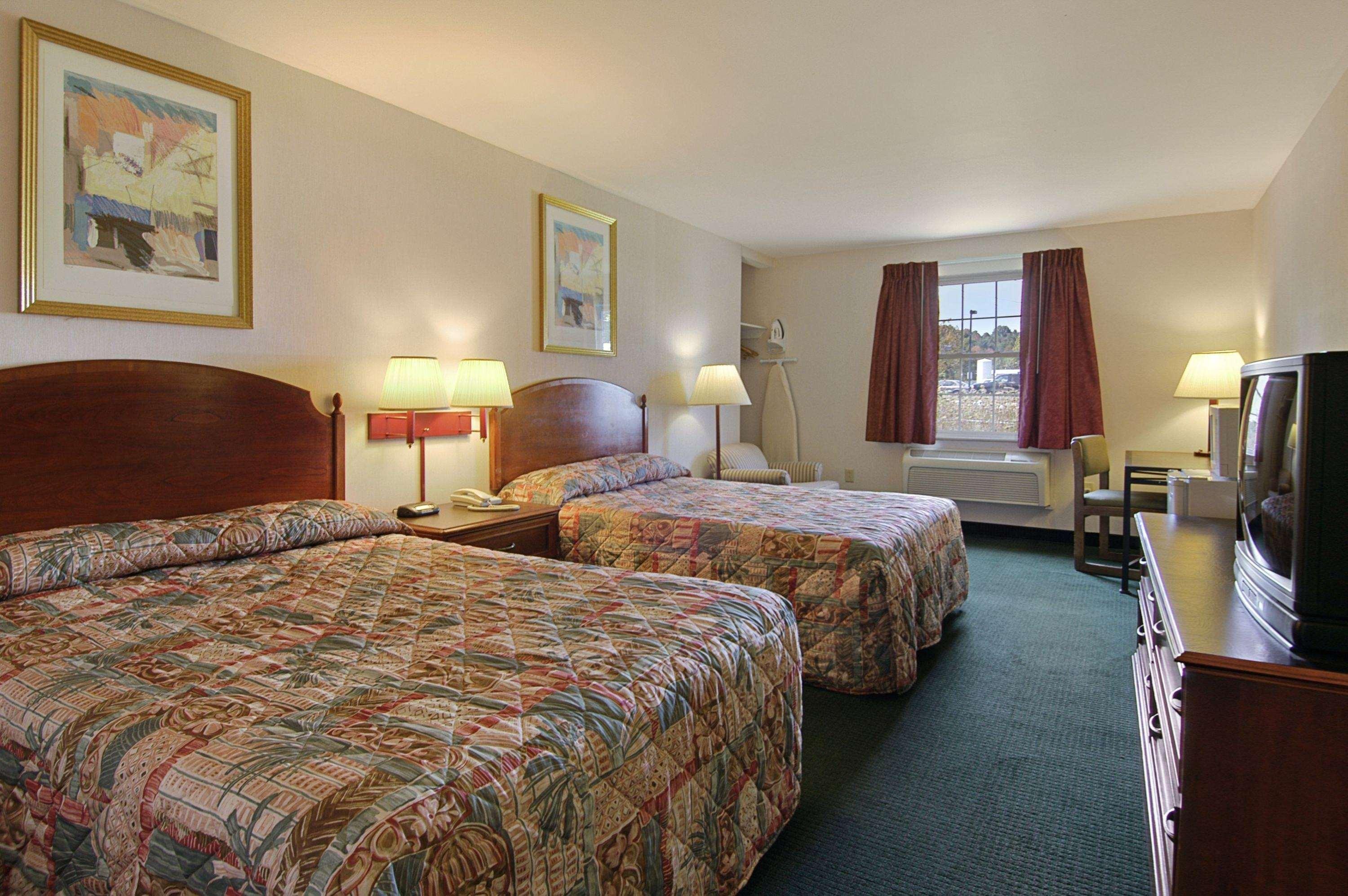 Howard Johnson By Wyndham Williamstown Bagian luar foto