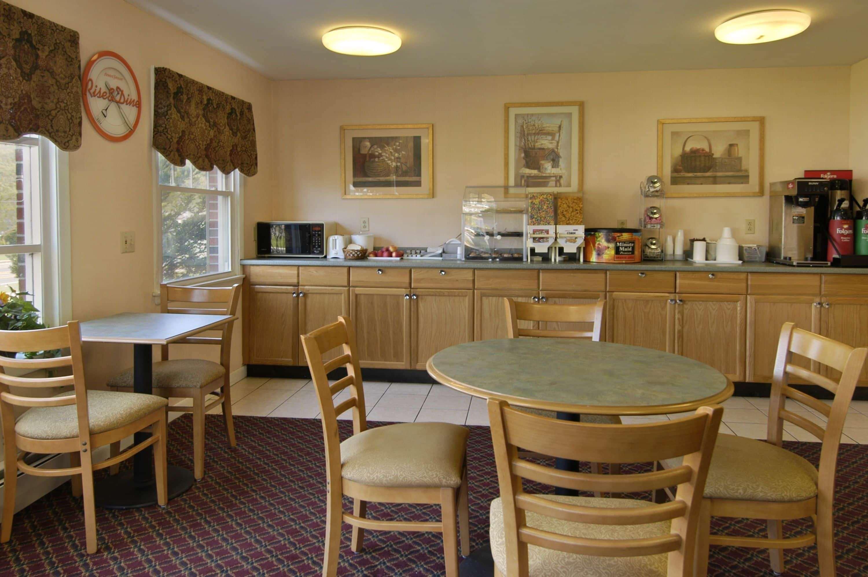 Howard Johnson By Wyndham Williamstown Bagian luar foto
