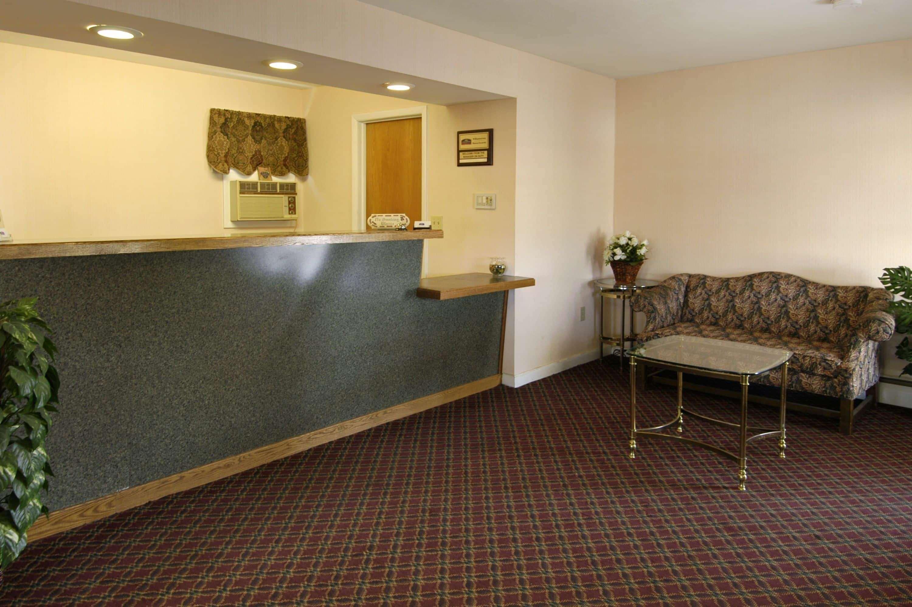 Howard Johnson By Wyndham Williamstown Bagian luar foto