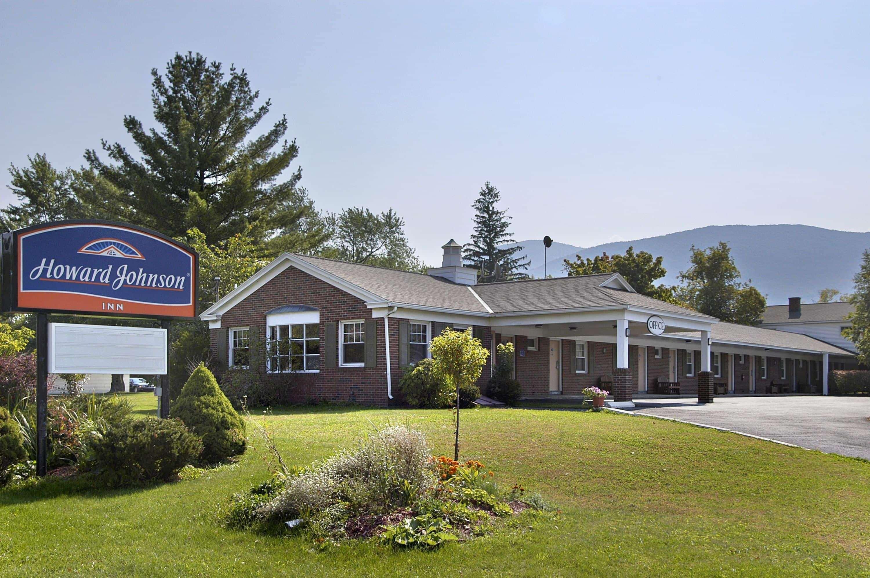 Howard Johnson By Wyndham Williamstown Bagian luar foto