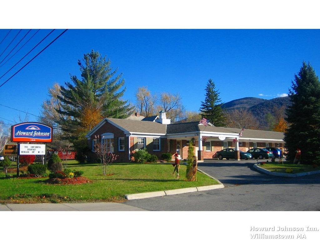 Howard Johnson By Wyndham Williamstown Bagian luar foto