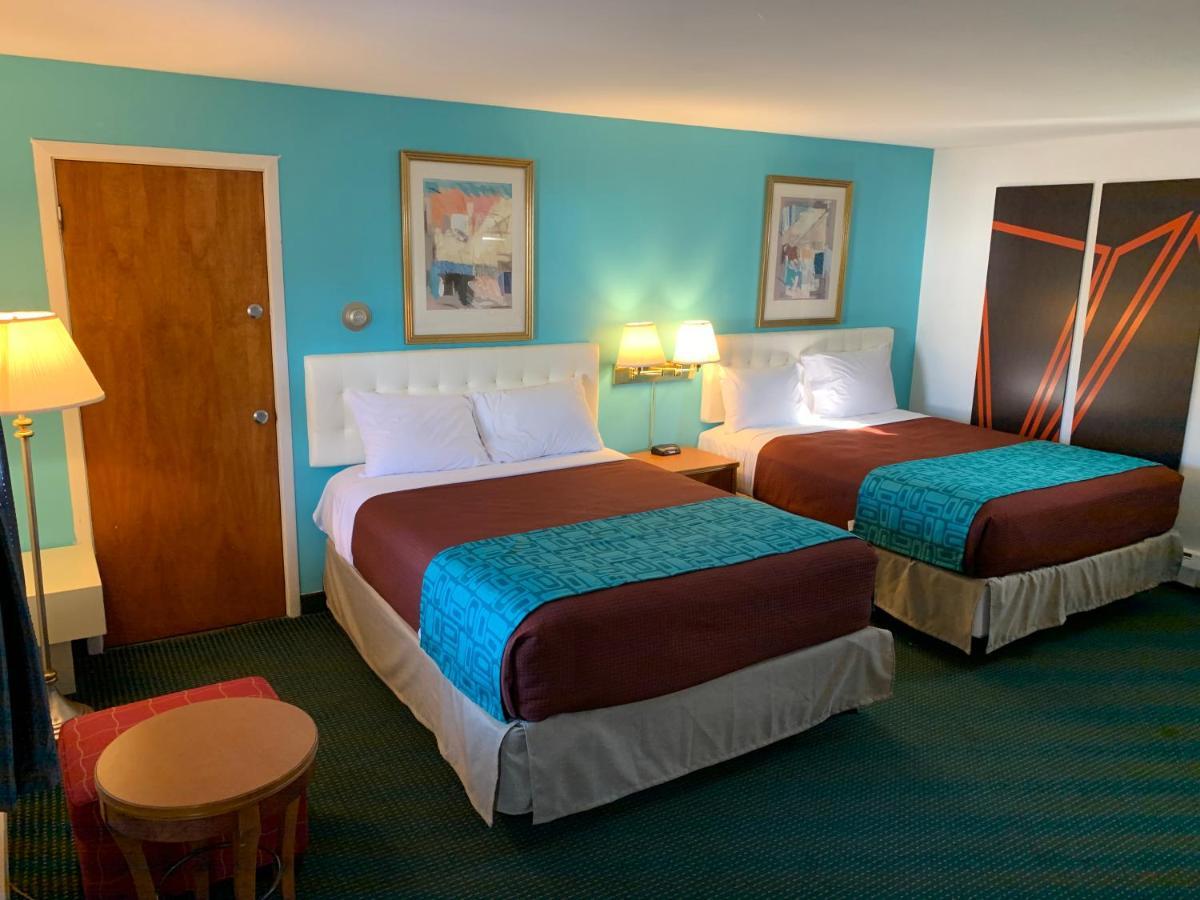 Howard Johnson By Wyndham Williamstown Bagian luar foto