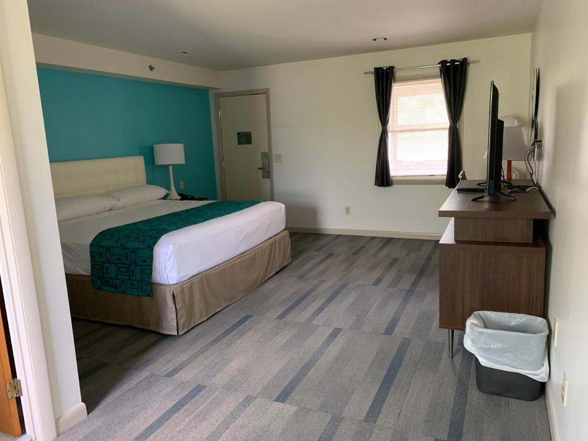 Howard Johnson By Wyndham Williamstown Bagian luar foto